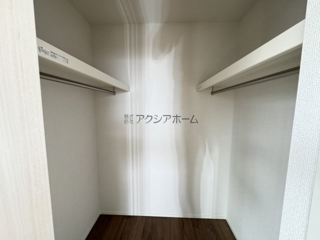 所沢市下安松・全7棟　新築一戸建　3号棟　～並列駐車2台可～の寝室|洋室7帖WIC