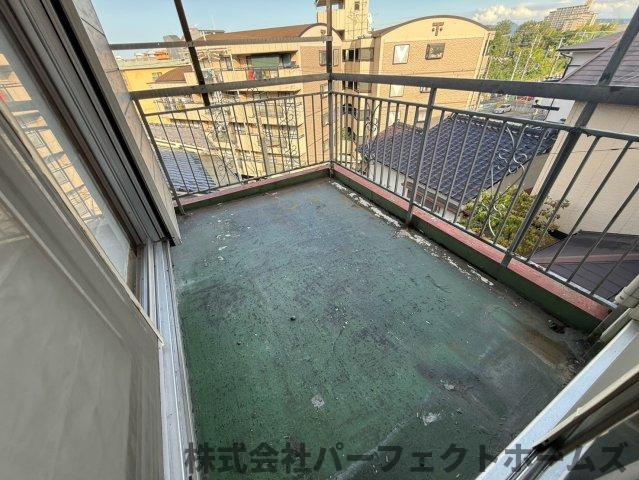 岡山手町戸建のバルコニー|バルコニー付きです
