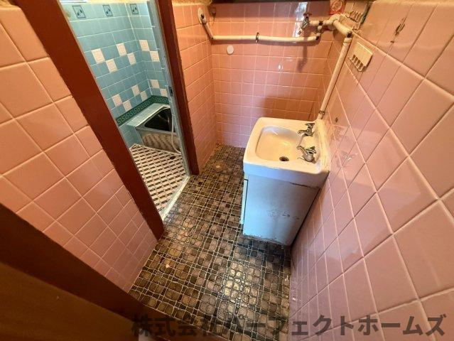 岡山手町戸建の洗面所|広い洗面スペース