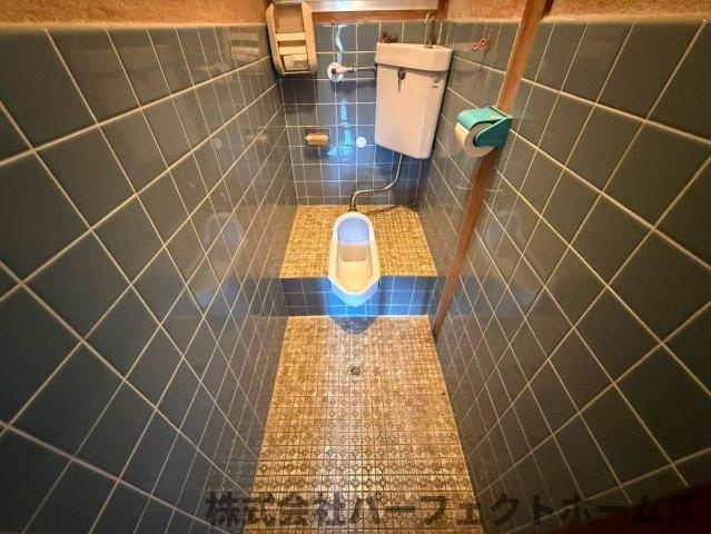 岡山手町戸建のトイレ|ゆったりとした空間のトイレです