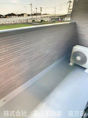 直方市大字感田のアパートのバルコニー