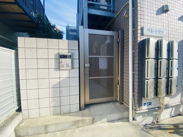 ベレッツァのエントランス|ゲート式オートロック