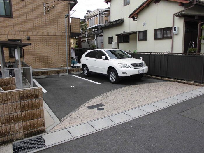 カーサクレールの駐車場