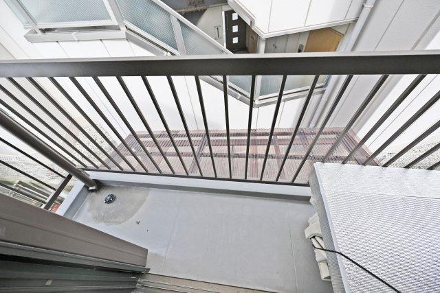 大阪市淀川区木川西1丁目中古一戸建て│2LDKのバルコニー|2ヶ所のベランダを備えており、洗濯物の多い日にも便利です。