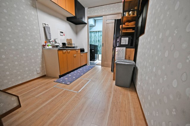 大阪市淀川区木川西1丁目中古一戸建て│2LDKのキッチン|外出や帰宅の際に必ずリビングを通るため、自然と顔を合わせる機会が増えます
