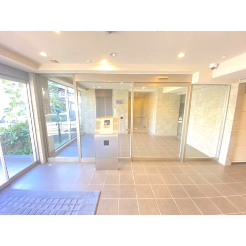 ファミリアーレ名駅アクシスのエントランス
