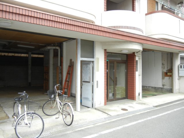 ハイツヤグルマのエントランス