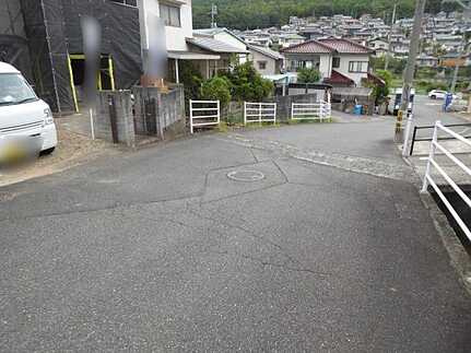 安佐北区亀山７丁目の前面道路含む現地写真