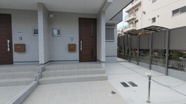 桜ヶ丘南貸家のエントランス