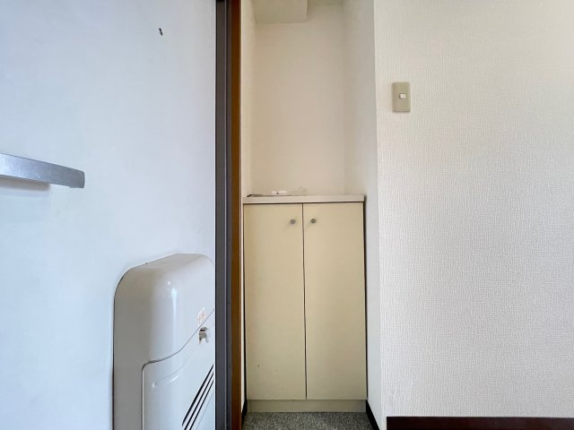 Tsビルの玄関