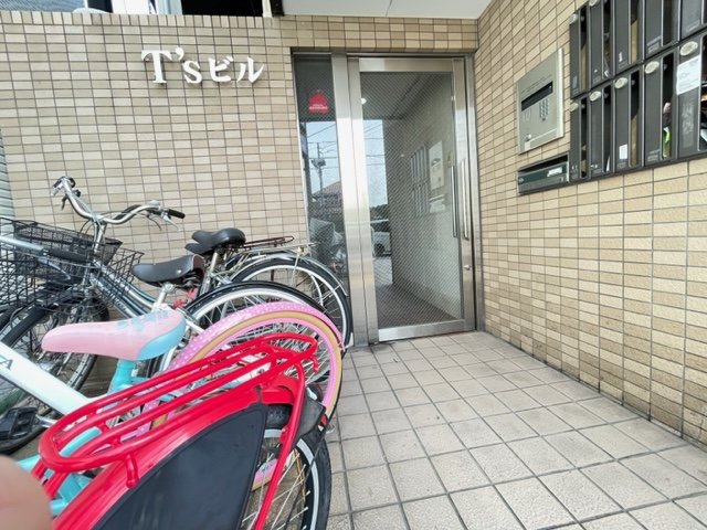 Tsビルのエントランス|落ち着いたエントランスです