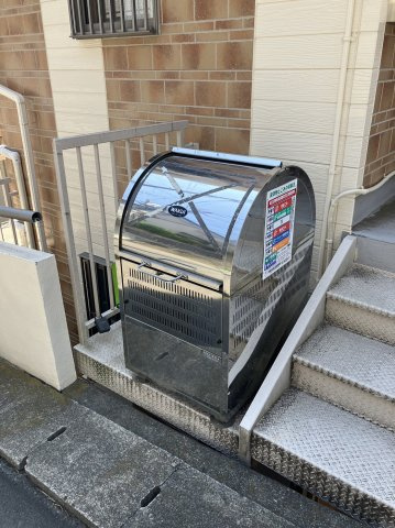 ヒルズアゼリアウエストＶの駐車場