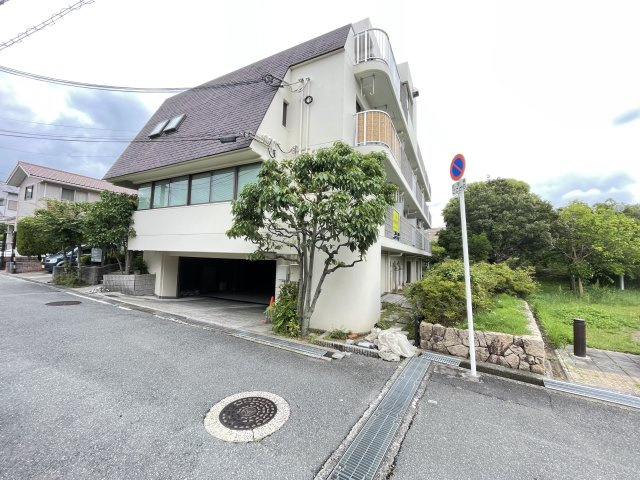 箕面市白島１丁目の賃貸マンションの外観
