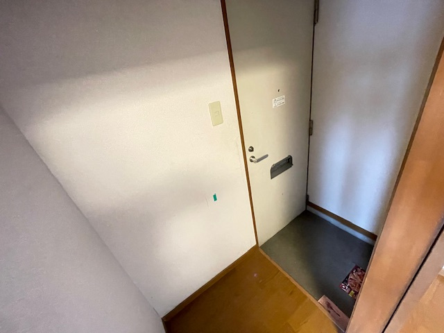 カレッジハウスニシガミⅢの玄関
