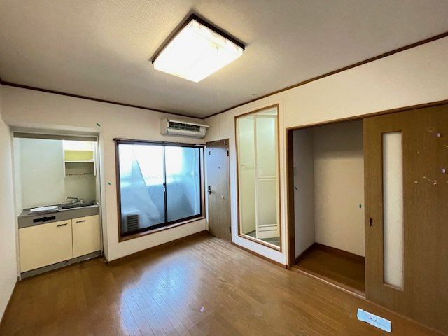 カレッジハウスニシガミⅢの洋室