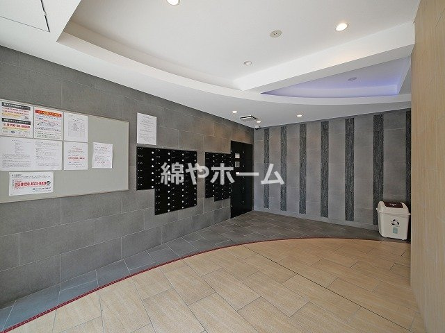 LUMINOUS放出のロビー|建物の内部です
