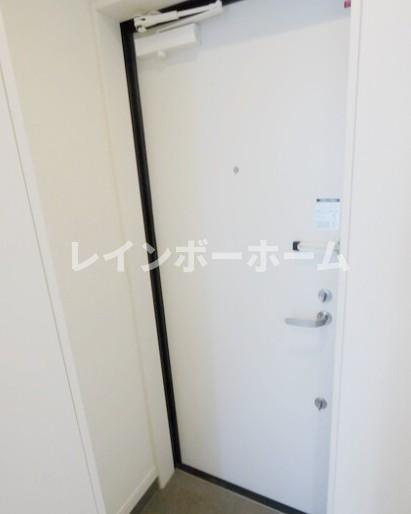 アーベインテラス氷川台の玄関