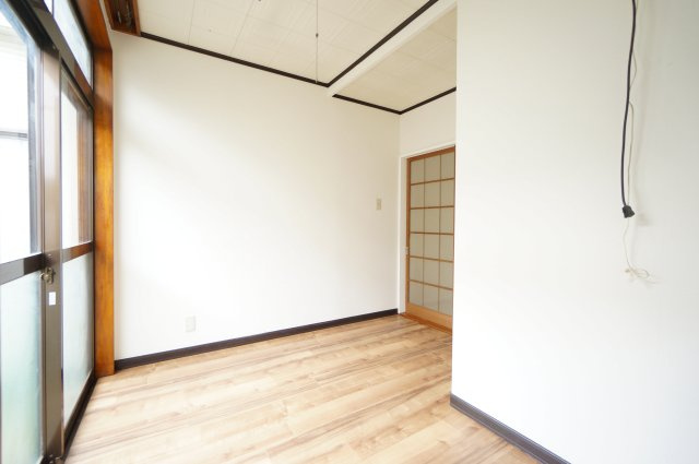 四街道市千代田RC造テラスハウスの洋室