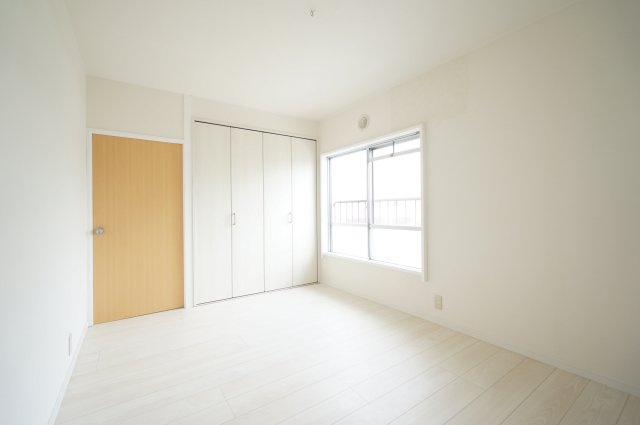 四街道市千代田RC造テラスハウスの洋室