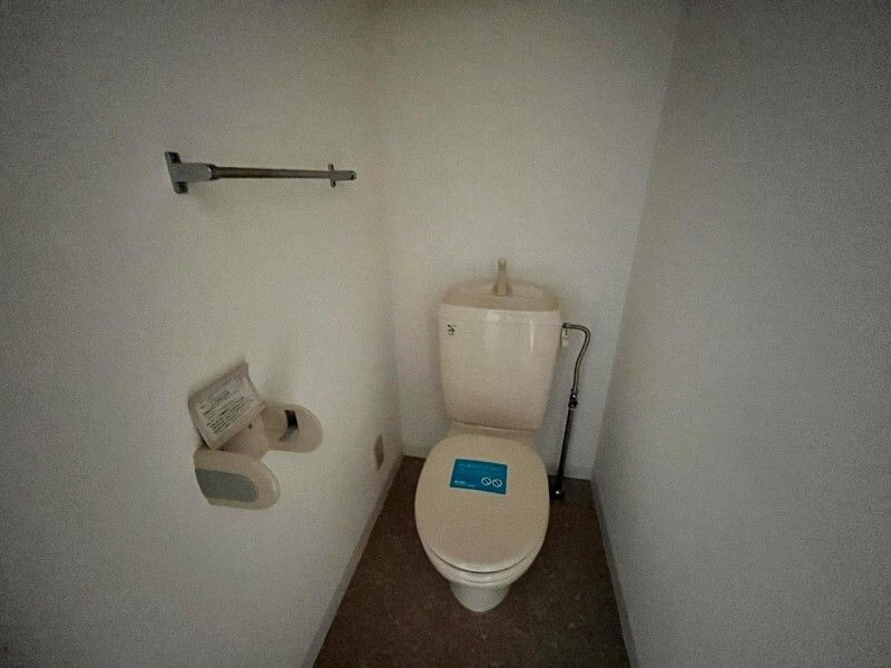 エルミタージュのトイレ|別部屋参照写真