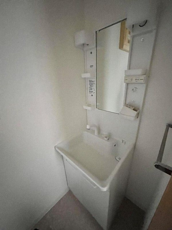 エルミタージュの独立洗面台|別部屋参照写真
