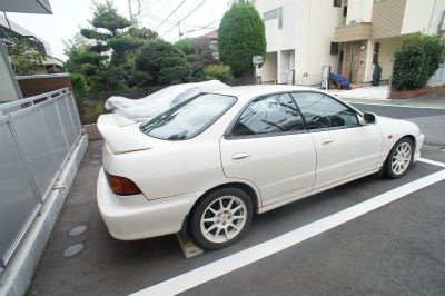 リブリ・エアステンスの駐車場
