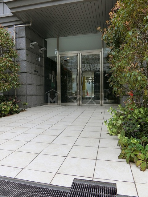 大阪市北区本庄西２丁目の賃貸マンションのエントランス