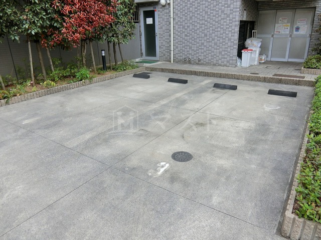 大阪市北区本庄西２丁目の賃貸マンションの駐車場