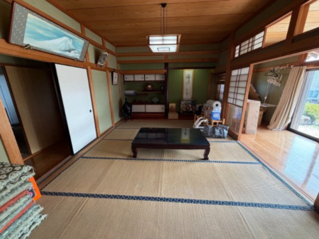 遠賀郡岡垣町 6LDK＋納屋の和室|来客時にも便利な和室付き