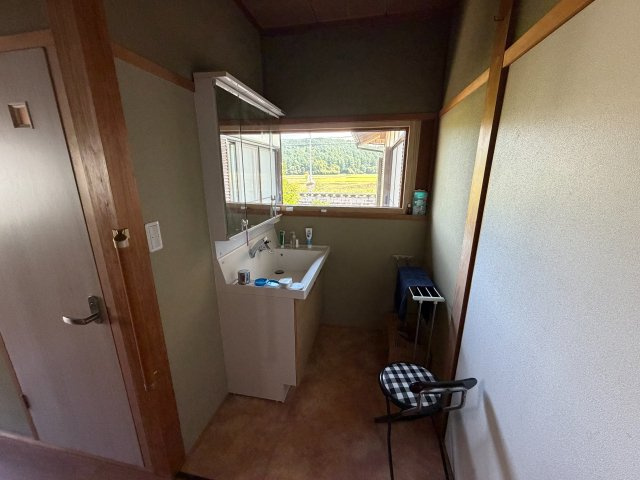 遠賀郡岡垣町 6LDK＋納屋の洗面所|使いやすい洗面所です