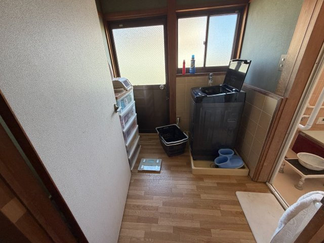 遠賀郡岡垣町 6LDK＋納屋の脱衣所