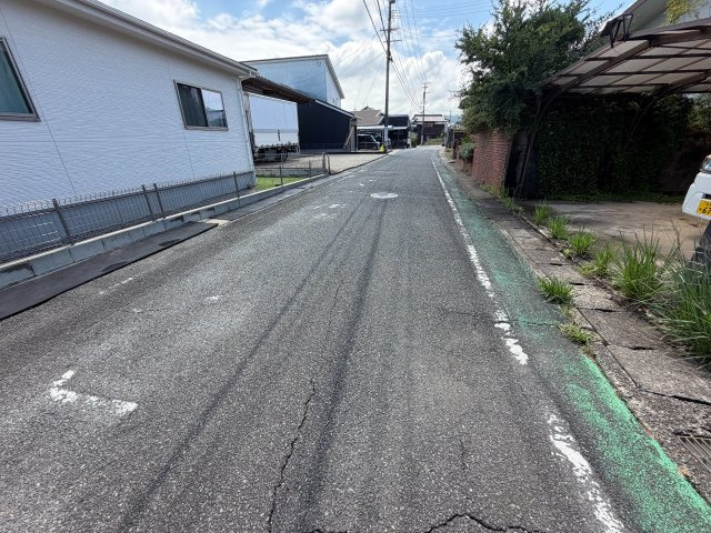 遠賀郡岡垣町 6LDK＋納屋の前面道路含む現地写真|前面道路含む現地写真です