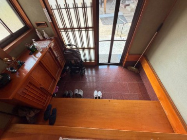 遠賀郡岡垣町 6LDK＋納屋の玄関|毎日通る玄関はこちらです