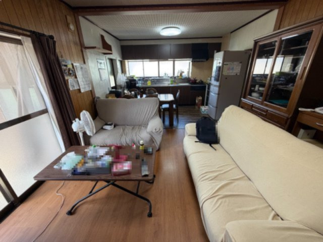 遠賀郡岡垣町 6LDK＋納屋の居間・リビング