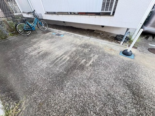 シャトーム・エルの駐車場