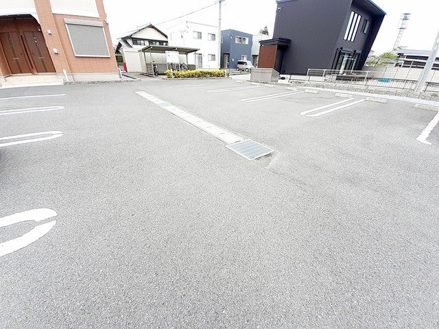 ウイング　フィルⅢの駐車場