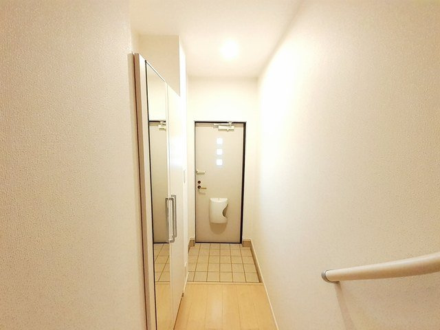 ウイング　フィルⅢの玄関