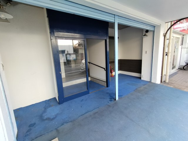 ハイツイマタ　1階店舗南側の外観