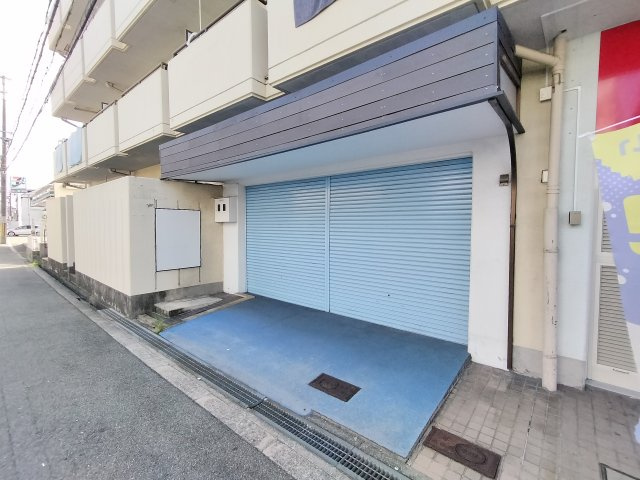 ハイツイマタ　1階店舗南側の外観