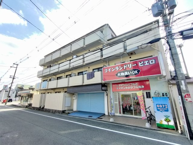 ハイツイマタ　1階店舗南側の外観