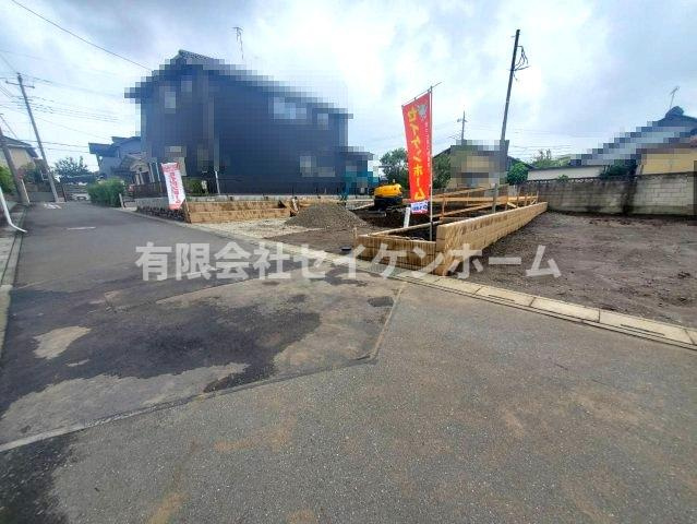 深谷市緑ヶ丘2期　①号棟の前面道路含む現地写真