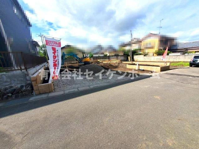 深谷市緑ヶ丘2期　①号棟の前面道路含む現地写真