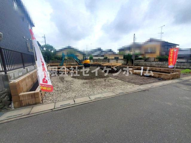 深谷市緑ヶ丘2期　①号棟の前面道路含む現地写真
