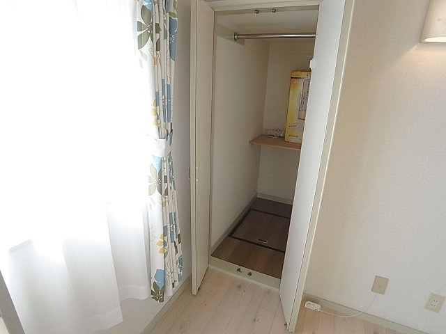 三木ハウスの収納|クローゼット収納、奥行タップリです