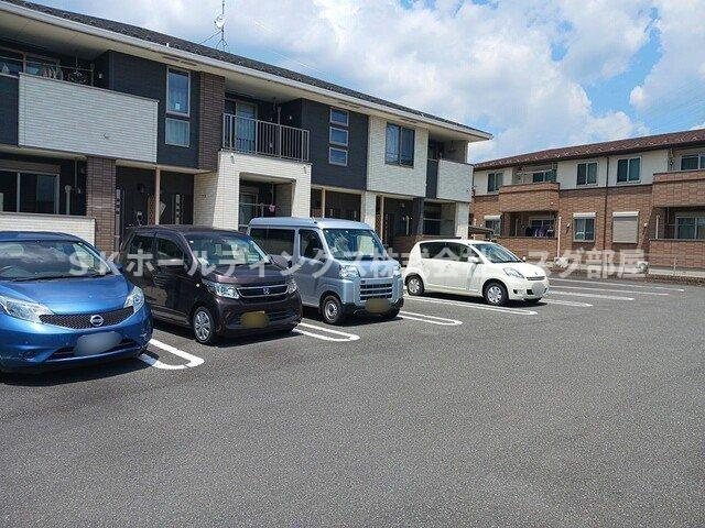 グランドソレイユＡの駐車場