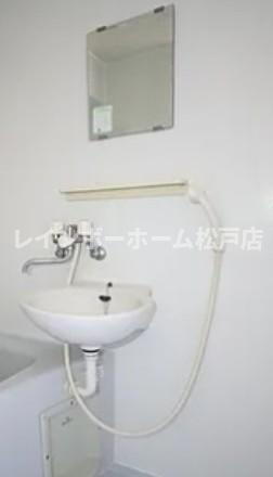 マドレーヌ南柏【仲介手数料：50％OFF】対象物件！の洗面所|コンパクトで使いやすい洗面所