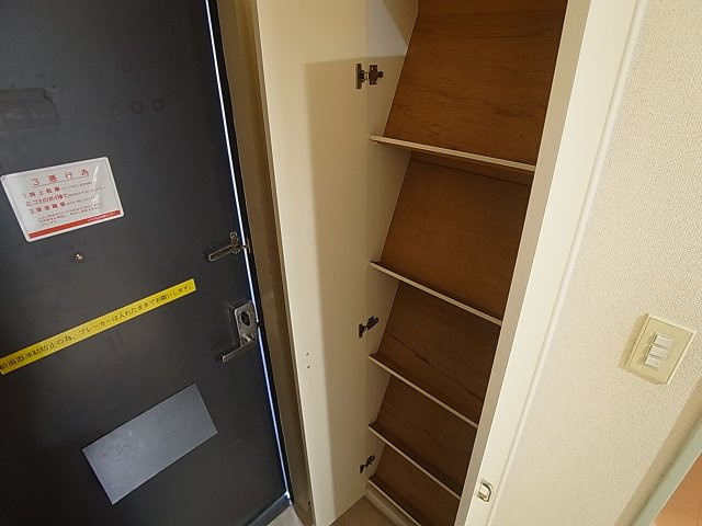三木ハウスの玄関|玄関にはシューズＢＯＸが付いてます