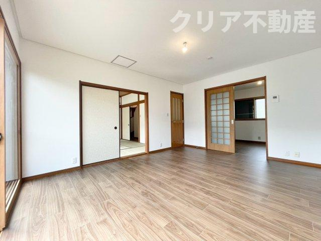 【居間・リビング】 | 高崎市吉井町南陽台　中古住宅