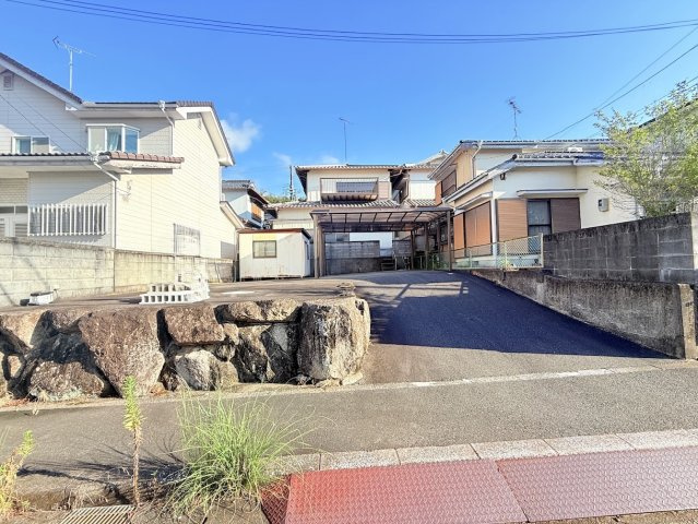 明洋三丁目_中古戸建ての前面道路含む現地写真