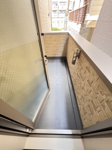 大阪市城東区放出西３丁目のアパートのバルコニー